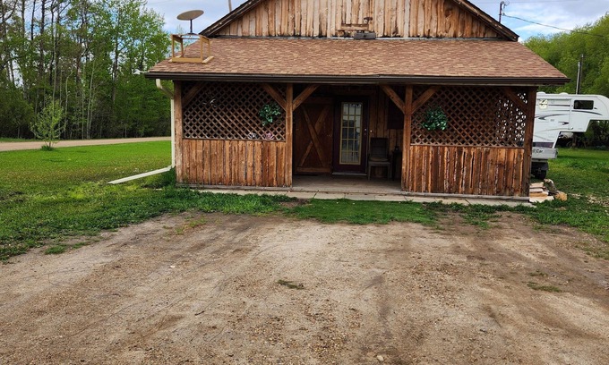 Division No. 11 House | Timber Frame Building in a Rural Setting.