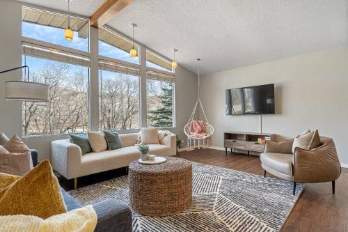 Drumheller House | Timber Valley I HotTub I PingPong I Sleep 14 I BBQ