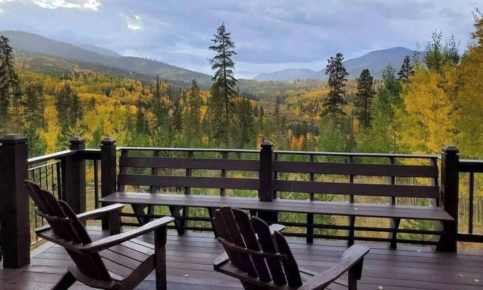 Granby House | Timberland Villa|Magical Views|On Site Trails