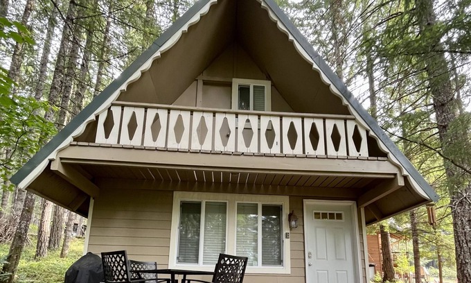 Packwood Cabin | Timberline cabin close to Mt. Rainer and White Pass, WiFi, Netflix, AC