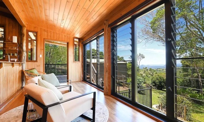 Bald Knob House | Timbertop Retreat - a hilltop retreat minutes from Maleny