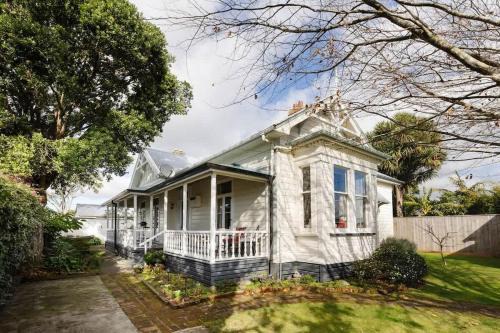 New Plymouth House | Timeless Treasure - family retreat with garden