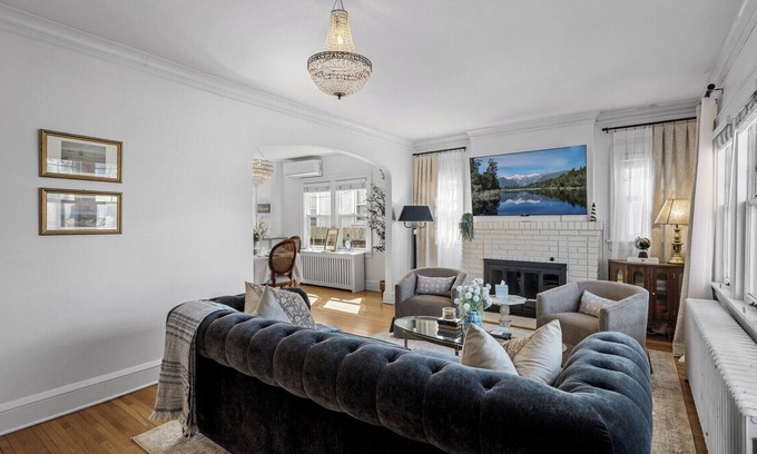Bancroft House | Timeless Tudor I Cozy & Stylish