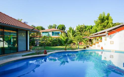 Rayong House | Tina's Living Paradise - Guesthouses with private pool