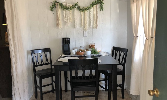 Uvalde House | Tiny casita in beautiful Uvalde, 20 minutes from Frio River