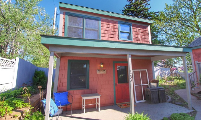 St. Louis County Cottage | Tiny Driftwood Cottage Near Beach Access