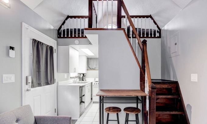 South Ogden Cottage | Tiny Home - Close to Weber State, Hill AFB, McKay Dee Hospital