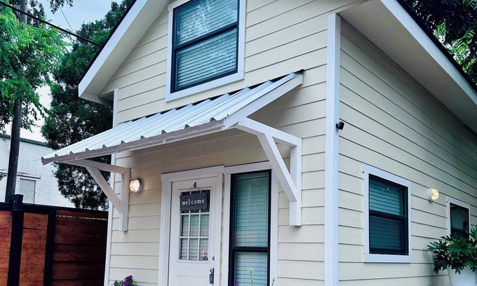Highland Park Apartment | Tiny home in vibrant downtown San Antonio only minutes away from many sites.