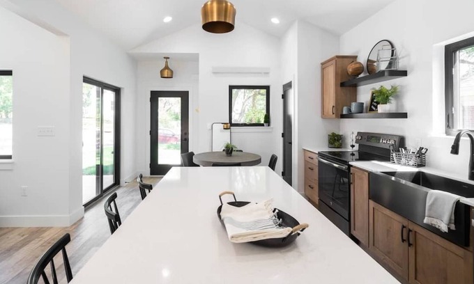 Cedar Falls House | Tiny Home On College Hill!