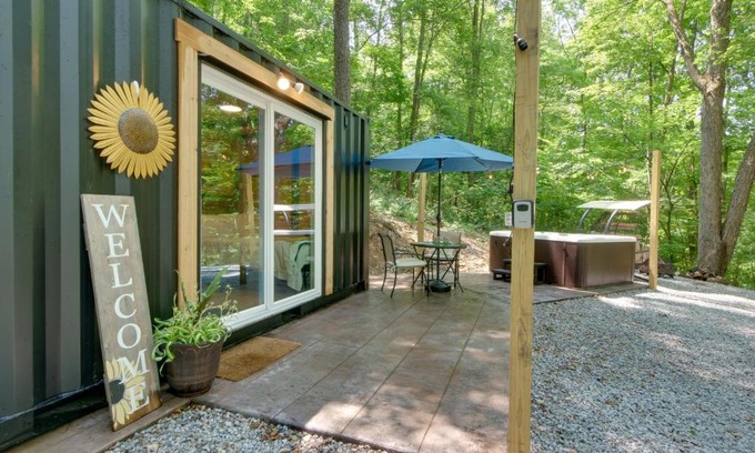 Loudonville Apartment | Tiny Home with Hot Tub By Mohican State Park!