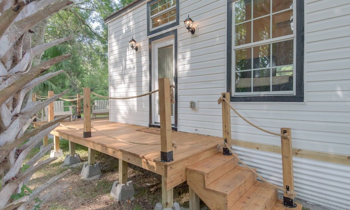 Sanford House | Tiny House in Sanford, FL - 3 beds: 45 mins to Disneyworld