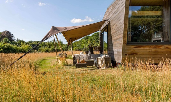 Beernem House | Tiny House looking over the sheep meadows