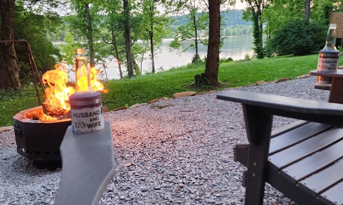 Bentonville Cabin | Tiny house on Ohio River cozy, relaxing, peaceful, fishing, kayaking, w/hot tub
