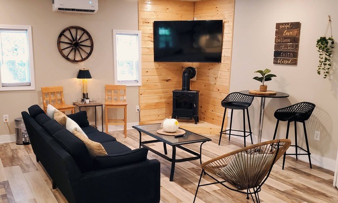 Comfort Apartment | Tiny house (studio) and camper in campsite, accommodates 6 people total!