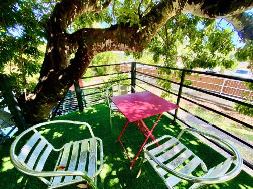 Punaauia House | Tiny house under a tree by Vaiava beach