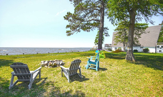 Albemarle Sound Cabin | Tiny House w/Big Views: Cabin in Shiloh!
