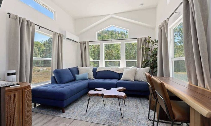 Three Rivers Apartment | Tiny River House w River Frontage