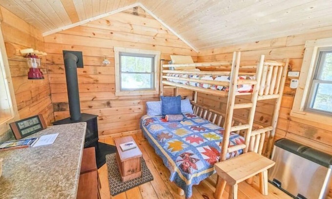 Hovland Cabin | Tiny Tuloon Off-Grid Amish crafted log cabin near the BWCA & SHT - Sled Dogs!