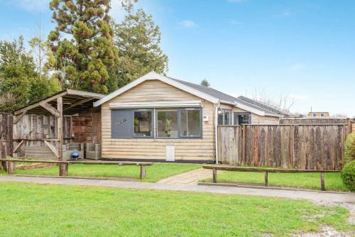 Dirkshorn House | Tinyhouse Dirkshorn Noord-Holland honden welkom omheinde tuin 10 km van strand