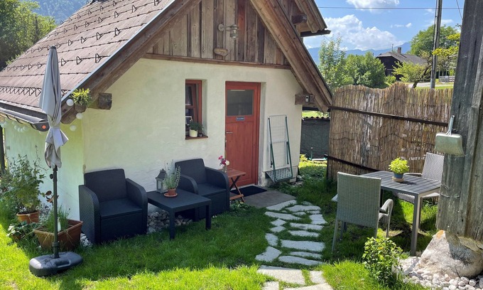 Grundlsee Ski Chalet | Tinyhouse with wood-burning stove, wifi, parking and garden just 300m from the lake