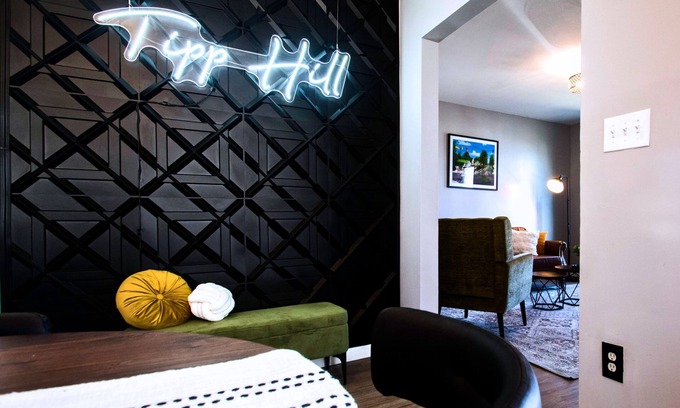 Westside House | Tipp Hill Home, near local eateries and pubs, walkable, near SU and Hospitals