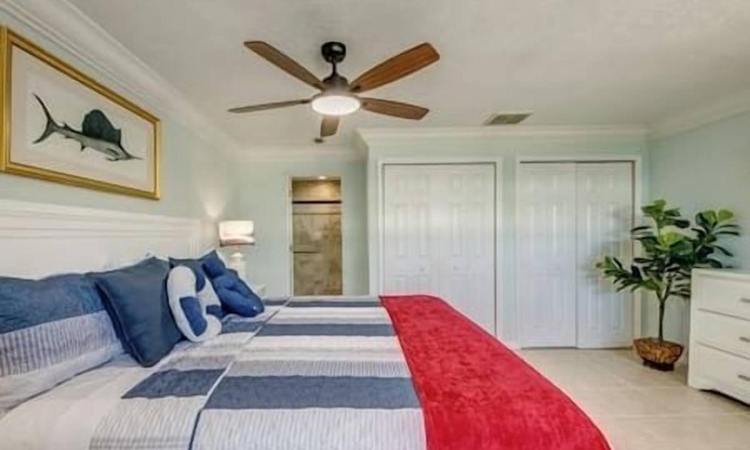 Fort Myers House | TIPSY TIKI - Pool, Canal, Outdoor Bar, King Bed
