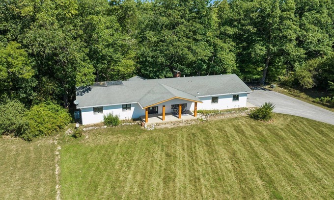 Laotto House | Titanic Retreat on Glacier Ridge