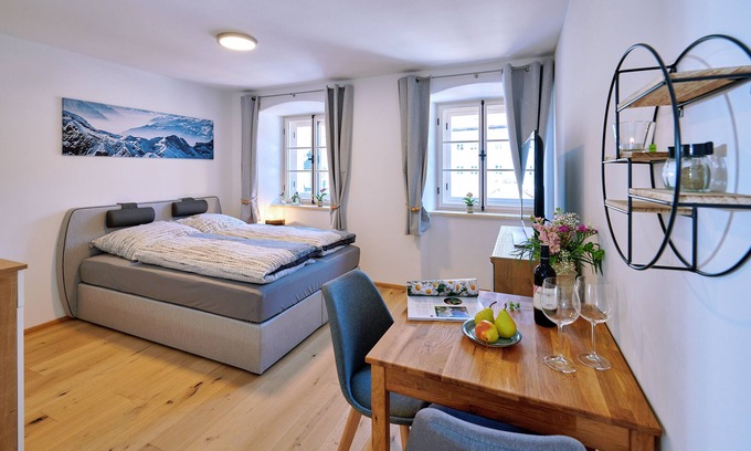 Tittmoning Apartment | Tittmoning Stadtplatz Boarding 2 Burghausen- Salzburg