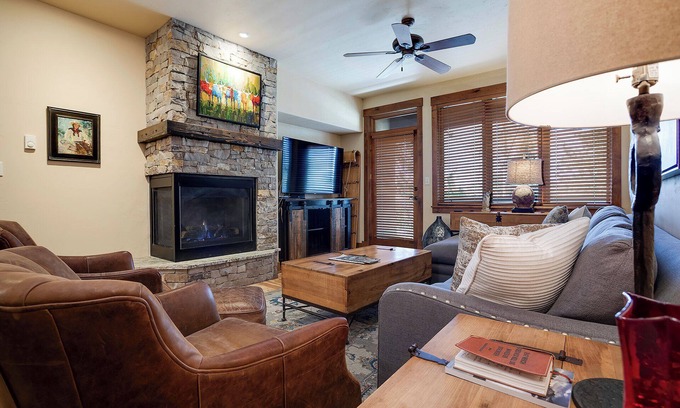 Steamboat Springs Condo | TL2103 | Easy access to Slopes | Beautiful Décor | Winter Shuttle | Hot Tubs