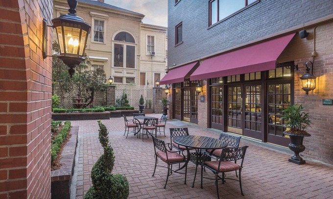 Faubourg Lafayette Condo | tn1 Bedroom Avail. July 3 - 6, 2025 Essence Festival! New lower rate!