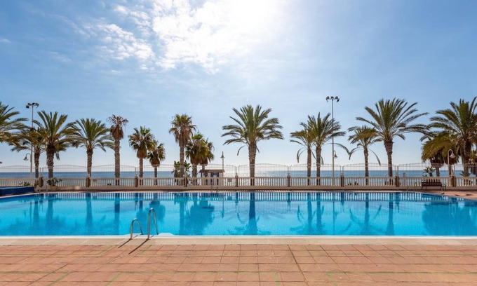 Algarrobo Apartment | To 50 mts beach blue flag, sea views, pools, tenis, internet, A.C. easy parking