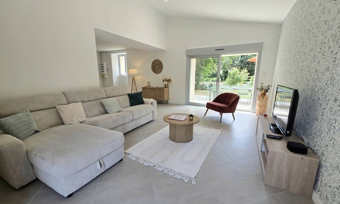 Chateauneuf-sur-Charente House | To the sound of water, garden side