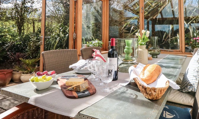 Totnes House | TOFFEEAPPLE, character holiday cottage, with pool in Dartmouth