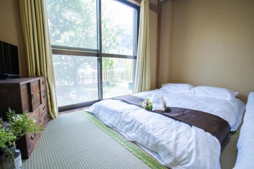 Haginaka House | Toko inn courtyard