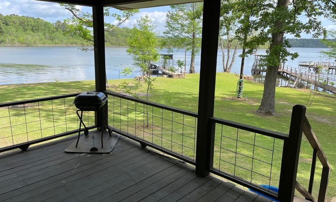 Hemphill House | Toledo Bend waterfront Great for family vacation, fishermen or hunter's.