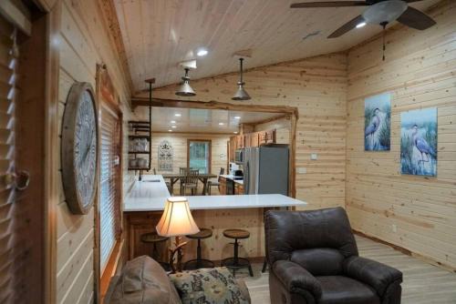 Negreet House | Toledo Queen Lakefront Custom 4 BR Home, Boathouse
