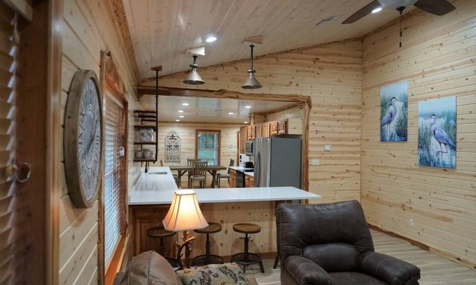 Negreet House | Toledo Queen Lakefront Custom 4 BR Home, Boathouse, Boat Ramp & Beautiful Views.