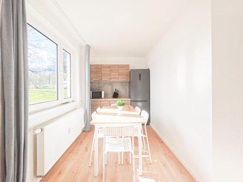 Heiligenhaus Apartment | Tolstov Apartments - Monteurwohnung - 3 Schlafzimmer - Esszimmer - Küche - Waschmaschine - 25 Min zur Messe DUS