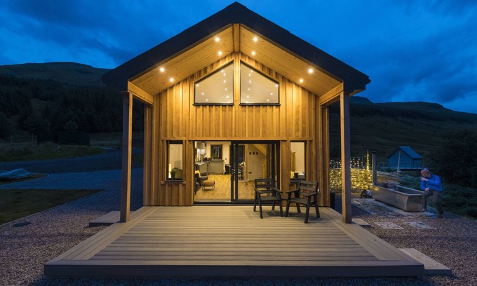 Glen Orchy Ski Chalet | Tom Barr - Luxury Cabin at Glenorchy Farm