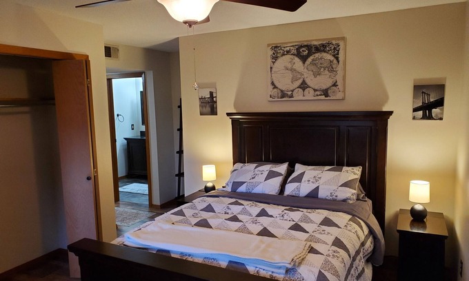 Sioux Falls Apartment | Tomar Park Apt with Porch and Fireplace KP101APT6