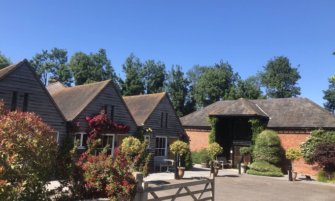 Bapchild Hotel | Tonge Barn