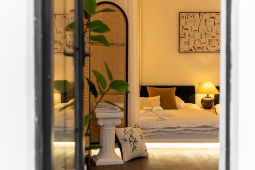 Downtown Shanghai Hotel | Tonight Aparthotel West Nanjing Road Shanghai Maoming Building