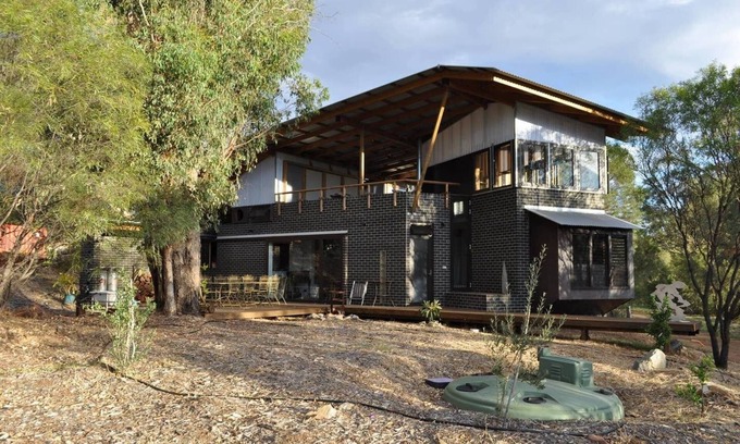 Toodyay House | Toodyay Art Shack on Avon River - Stayz Holiday Home Awards finalist 2019