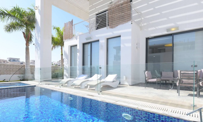 Eilat Villa | Top Design Luxury Villa in Eilat with Heated Pool, Hot Tub and Saunas