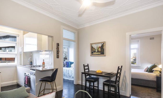 Darlinghurst Apartment | Top Floor 1 Bedroom Apt Sunroom, Close To CBD