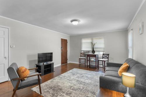 Downtown Omaha Apartment | Top-Floor 1BR Apartment in Omaha