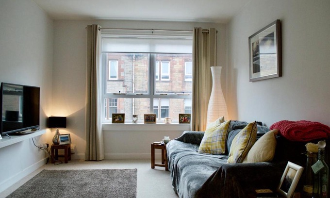 Gorgie Apartment | Top Floor 2 Bedroom Flat In Edinburgh
