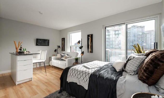 Old Ottawa East Apartment | Top Floor 21