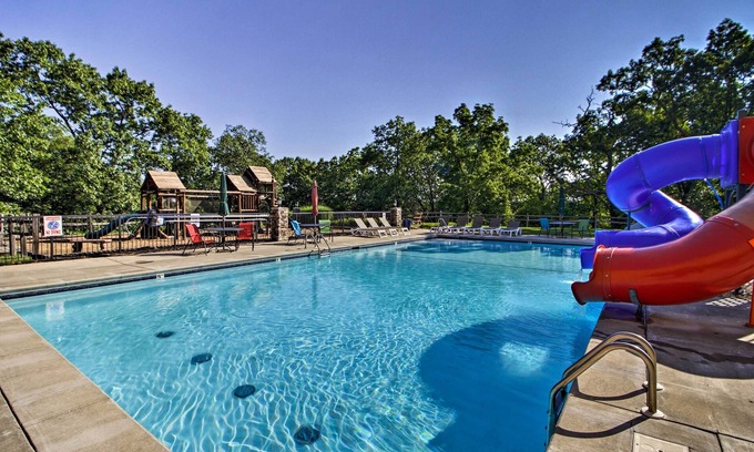 Indian Point Condo | Top Floor 2BR Condo w/Pool Access & Views