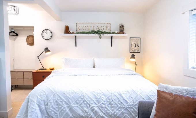 Harrison Hot Springs Condo | Top Floor Suite with Mountain View